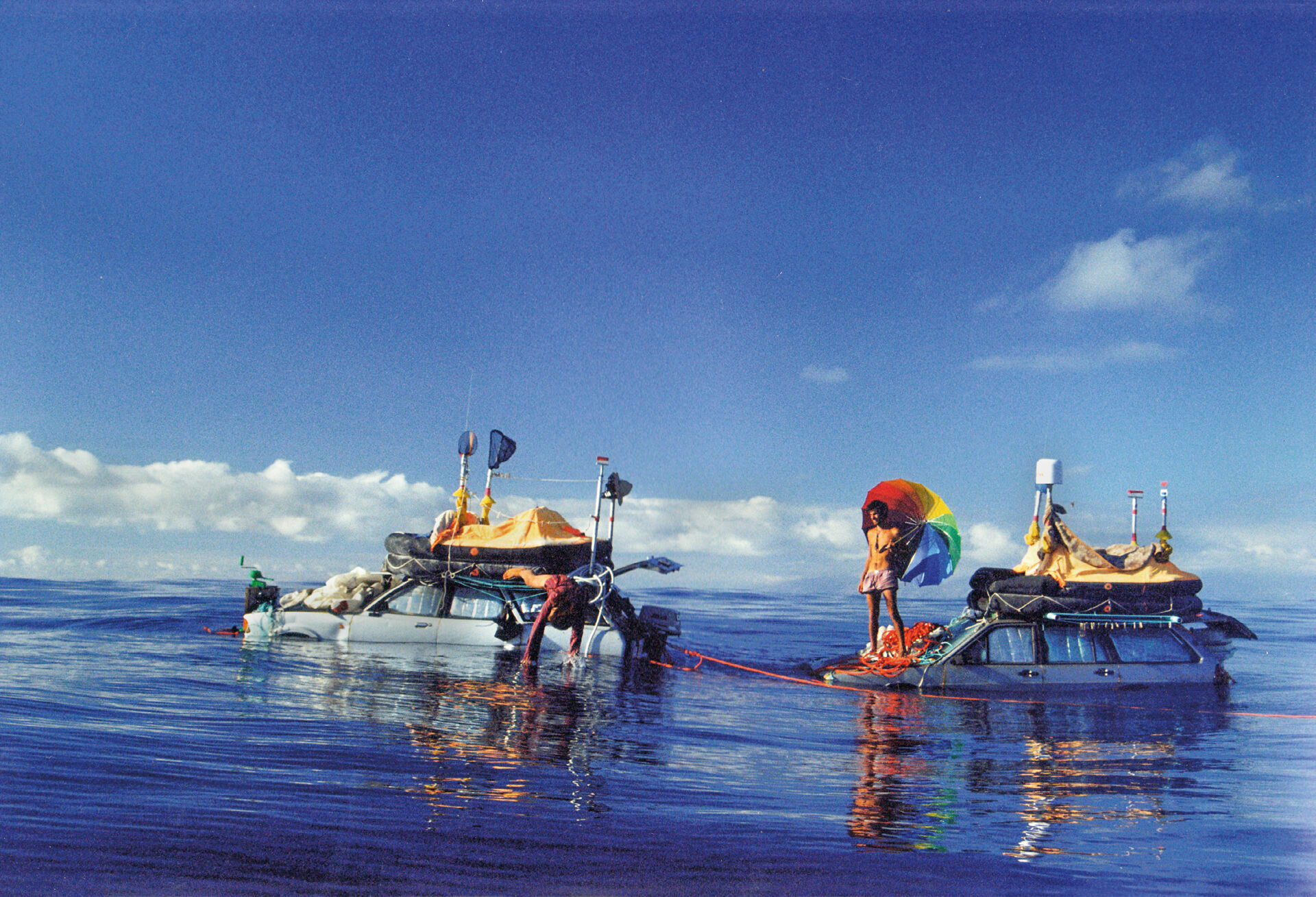 Foto Eles atravessaram o oceano de carro Foto Eles atravessaram o oceano de carro - Imagem 12