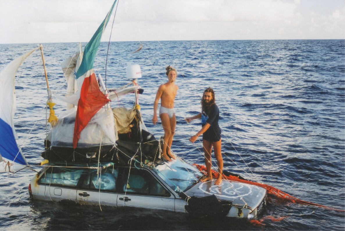 Foto Eles atravessaram o oceano de carro Foto Eles atravessaram o oceano de carro - Imagem 6