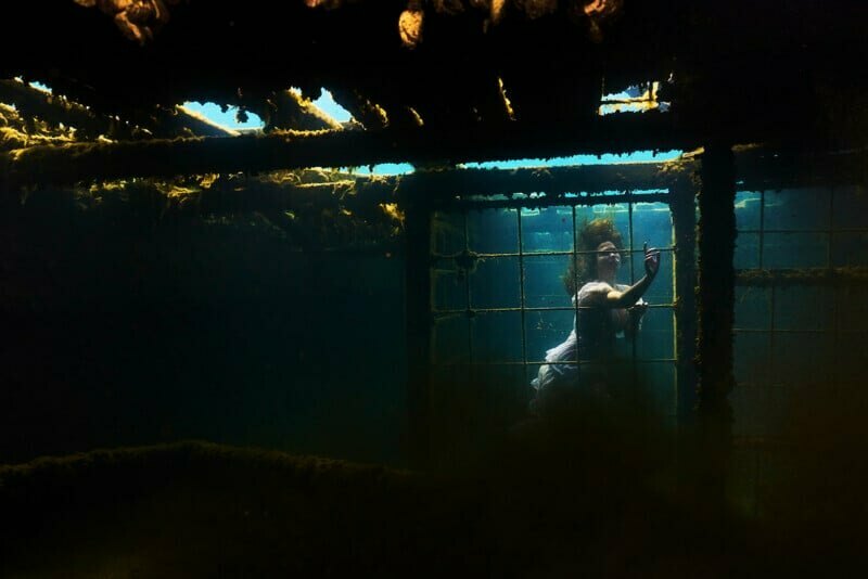 Sessão de fotos subaquática quebra Recorde de profundidade